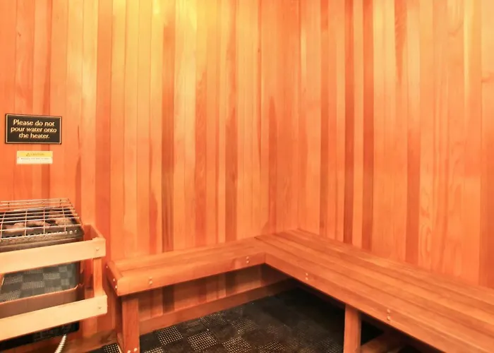 Holiday In La - 1Br With Free Parking, Laundry, Pool